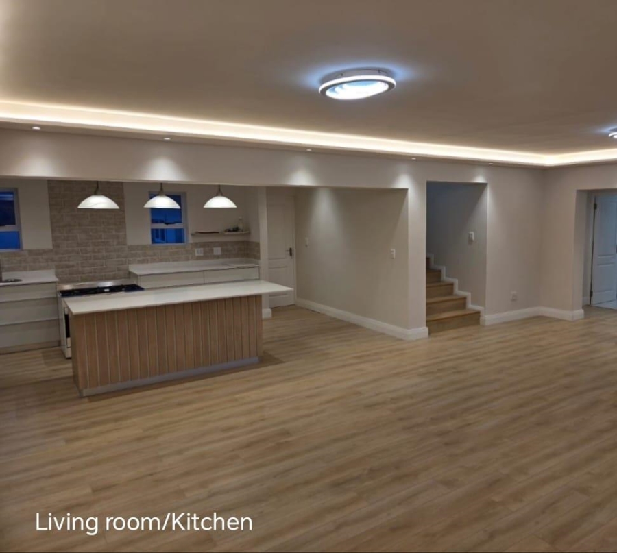 5 Bedroom Property for Sale in Baron View Western Cape